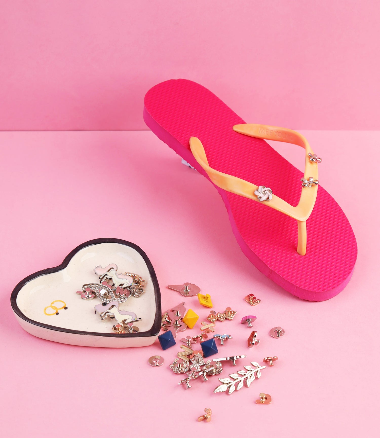 CHARM FLIPFLOPS